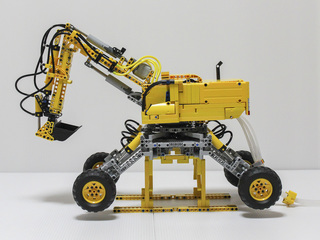 024_4LegsExcavator_001.jpg
