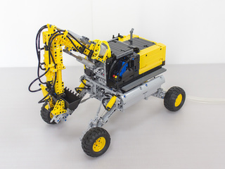 024_4LegsExcavator_202.jpg